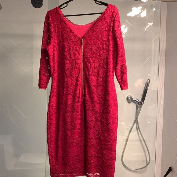 Lovely dress for a wedding. Nice back zipper detail - Picture 2 of 5